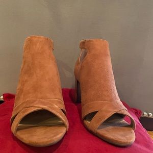 Aerosole Suede Peep Toe Pumps Never Worn Size 9.5